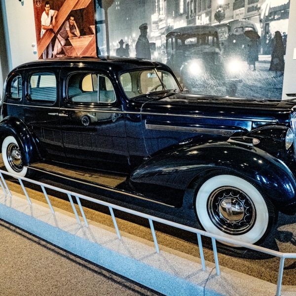 Buick-Roadmaster-1936-1-1-1.jpg